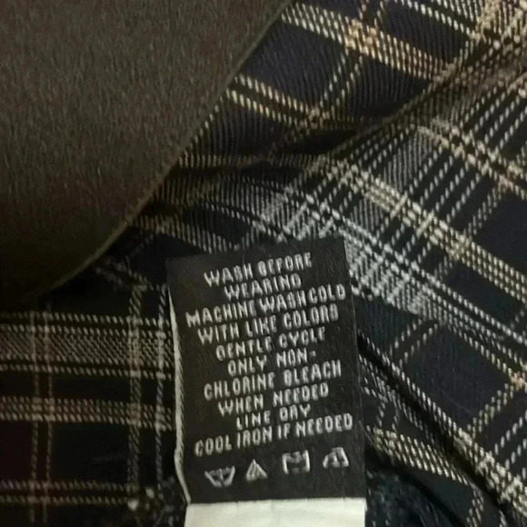 Size 18W Plaid pants / legging style with snap and zip closure. - Picture 9 of 10